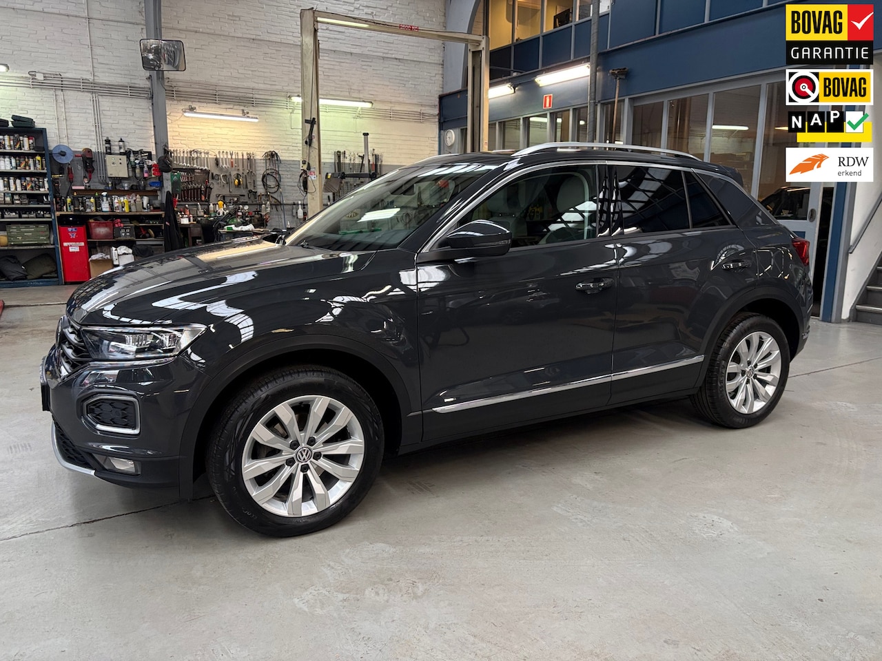 Volkswagen T-Roc - 1.5 TSI Sport | Apple carplay / Android auto | Afn Trekhaak | Camera | Leder | Stoelverw. - AutoWereld.nl