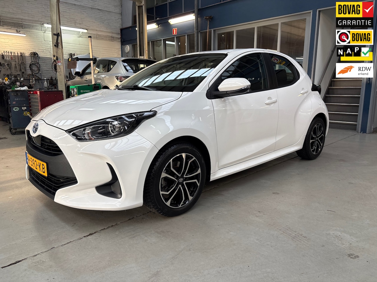 Toyota Yaris - 1.5 Hybrid Active | Apple CarPlay / Android auto | Lm Velgen | Camera | Cruise control | N - AutoWereld.nl
