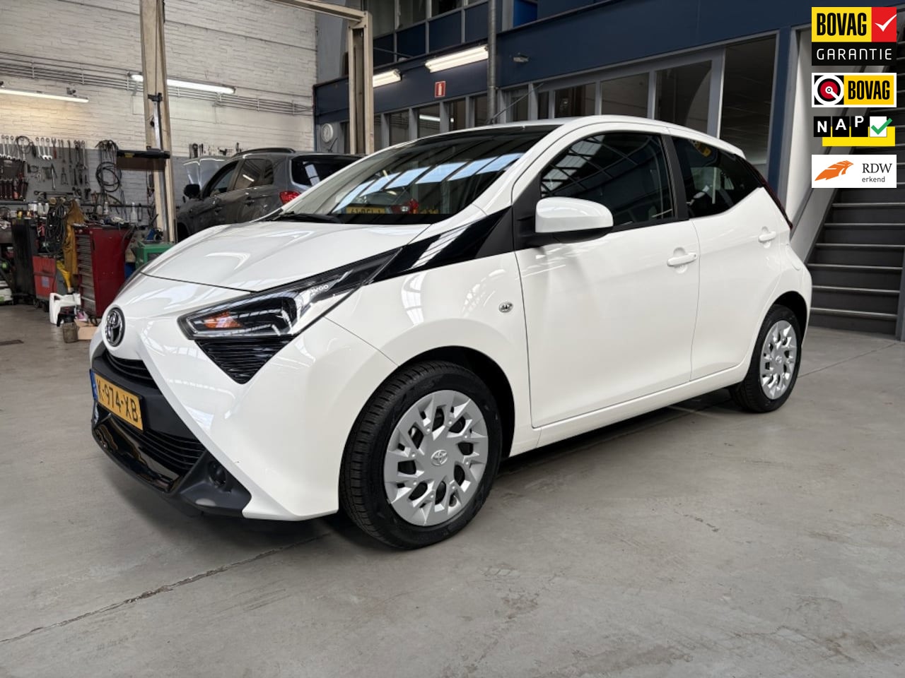 Toyota Aygo - 1.0 VVT-i x-play | Apple carplay / Android auto | Camera | Airco | NAP | Rijklaar prijs! - AutoWereld.nl