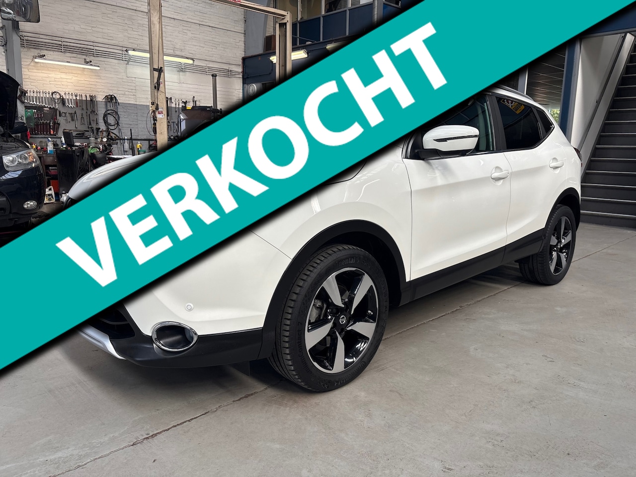 Nissan Qashqai - 1.2 Connect Edition | Panoramadak | 360* Camera |Trekhaak | Navigatie | Cruise control | R - AutoWereld.nl