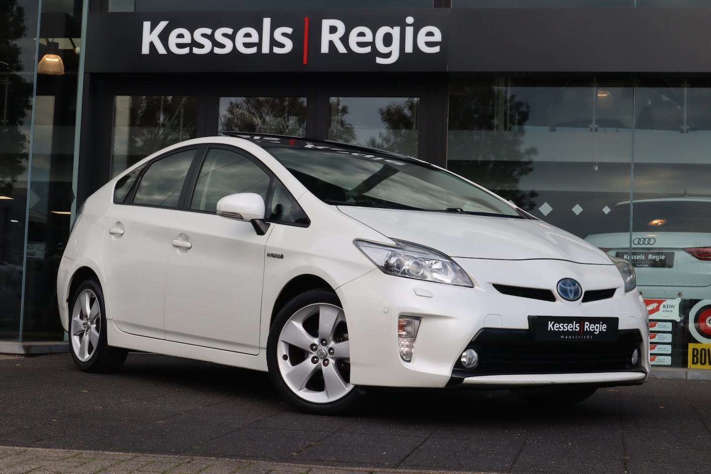 Toyota Prius - 1.8 Executive Business | Schuifdak | 1jr. Bovag garantie | JBL | Leer | HuD | Cruise | Nav - AutoWereld.nl