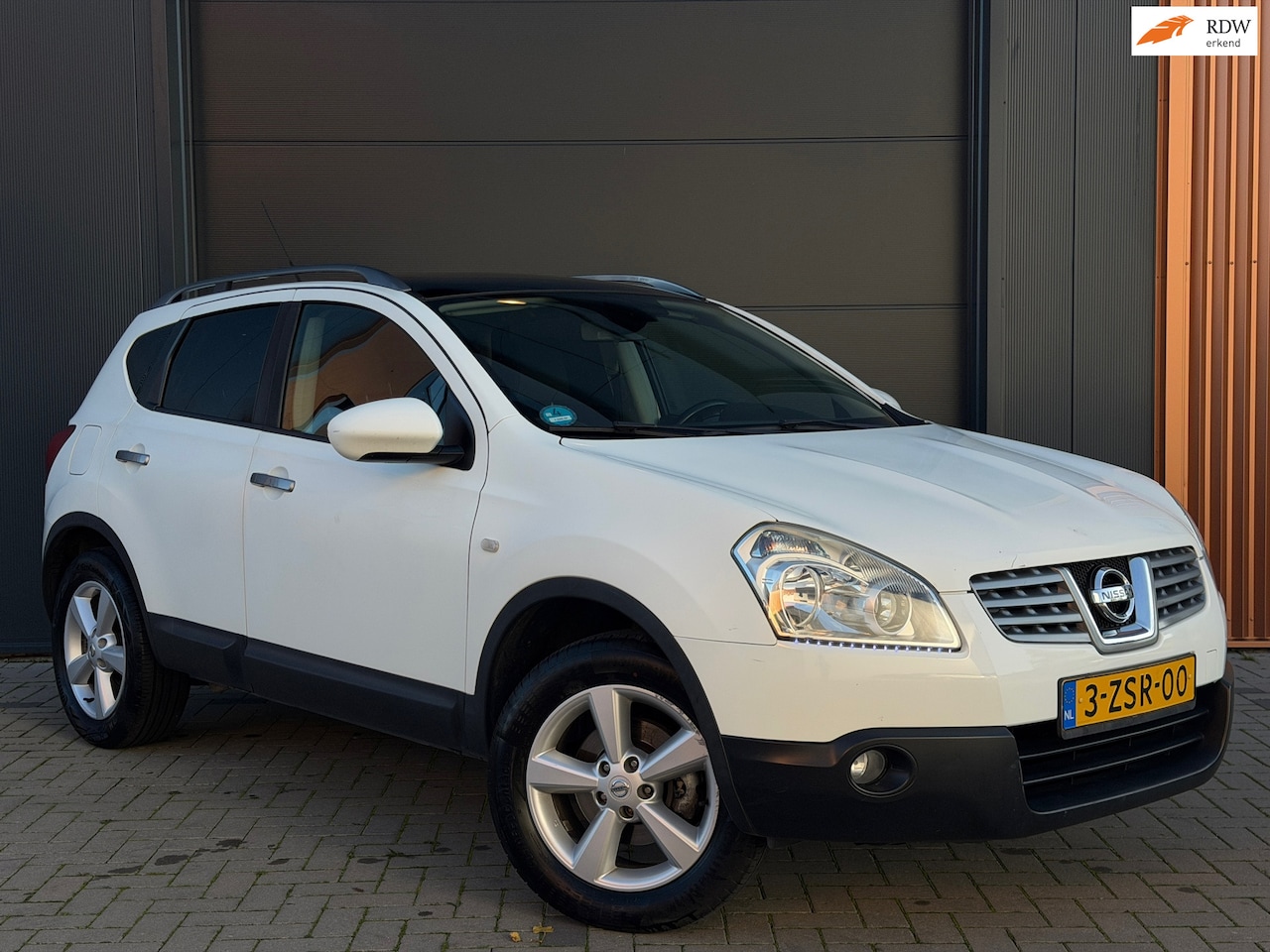 Nissan Qashqai - 1.6 Acenta|Pano|Trekhaak|Camera|Cruise Control|Nette Auto - AutoWereld.nl