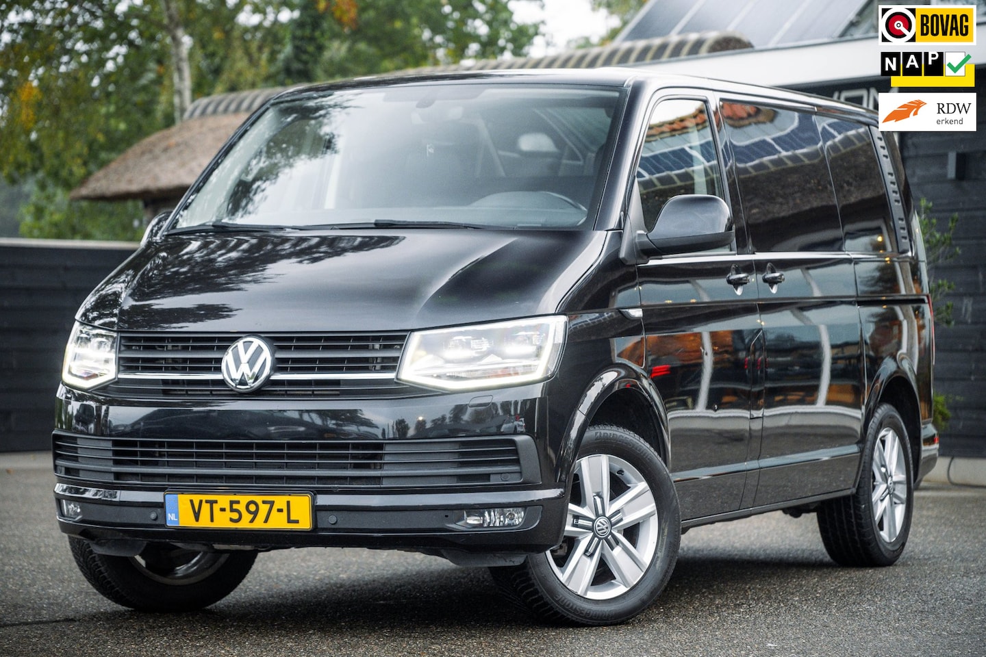 Volkswagen Transporter - 2.0 TDI L1H2 Highline Automaat I Achterklep I Leder I Camera I Stoelverwarming I Airco I C - AutoWereld.nl