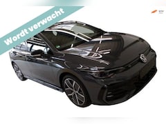 Volkswagen Golf - 1.5 TSI R-Line Edition|Panoramadak|Camera|Climate|Stoelverw.|Adapt.Cruise|Head-up displ. B