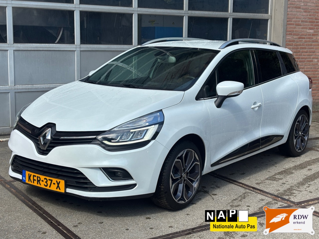 Renault Clio Estate - 0.9 TCe Intens 0.9 TCe Intens,NAVI,STOEL VERW,FULL LED,TREKH,17 INCH LMV - AutoWereld.nl