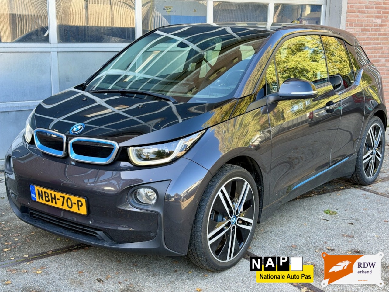 BMW i3 - Range Extender Comfort Advance Range Extender Comfort Advance,LEDER,NAVI,CRUISE,CLIMAT,LMV,HARMAN KARDON - AutoWereld.nl