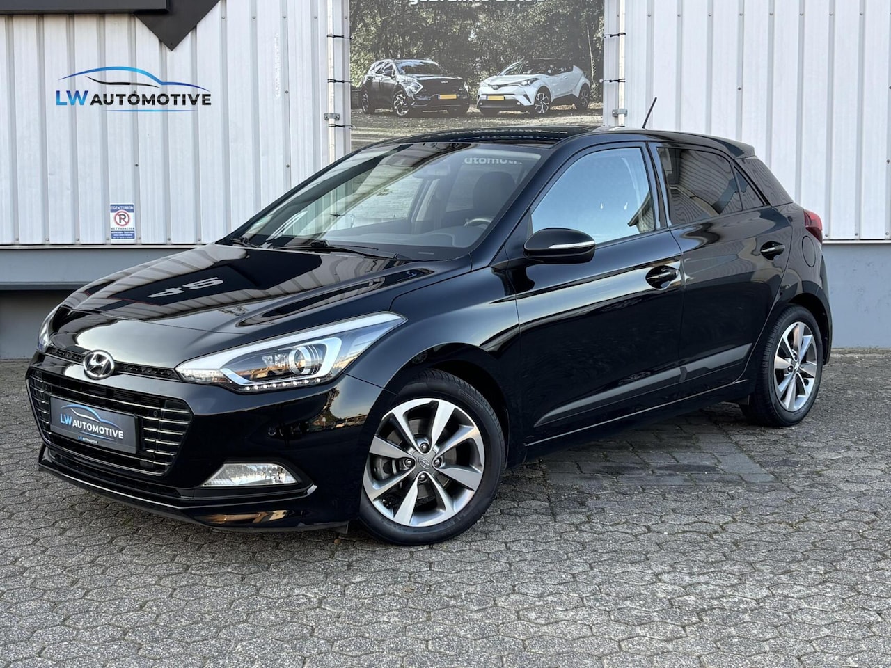 Hyundai i20 - 1.0 T-GDI 120pk Premium | Navi | Camera | PDC V+A | Stoel+stuurverwarming - AutoWereld.nl