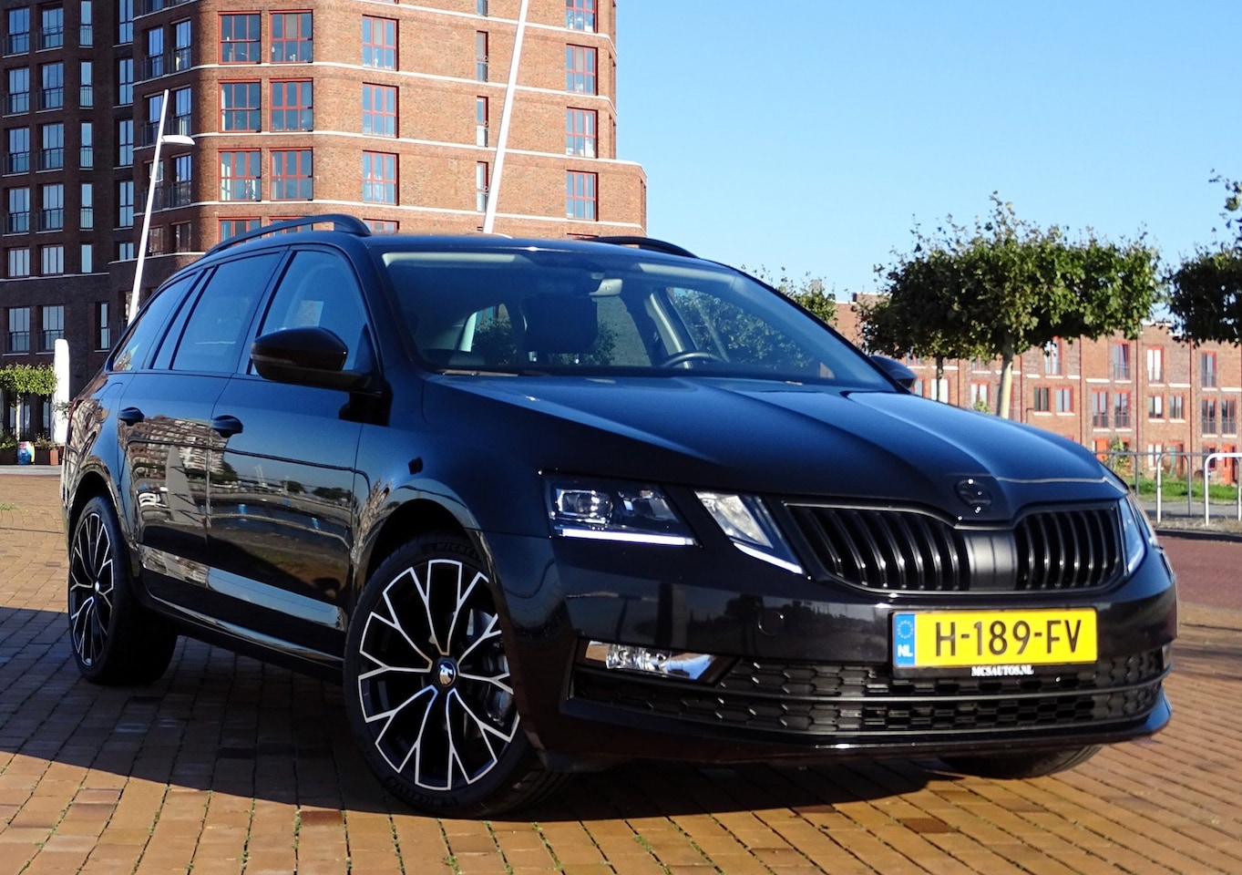 Skoda Octavia Combi - 1.5 TSI 150pk DSG Carplay 18 inch Led - AutoWereld.nl