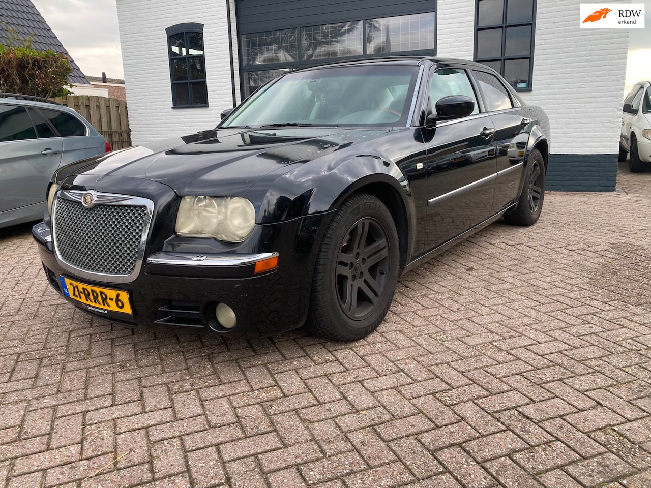 Chrysler 300C - 3.5 V6 Bj 2008, Leer, APK TOT 07-2027 inruil is mogelijk - AutoWereld.nl