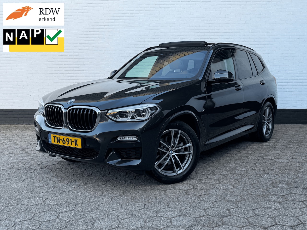 BMW X3 - XDrive20i High Executive M-Pakket PANO l 360 l LEDER! - AutoWereld.nl