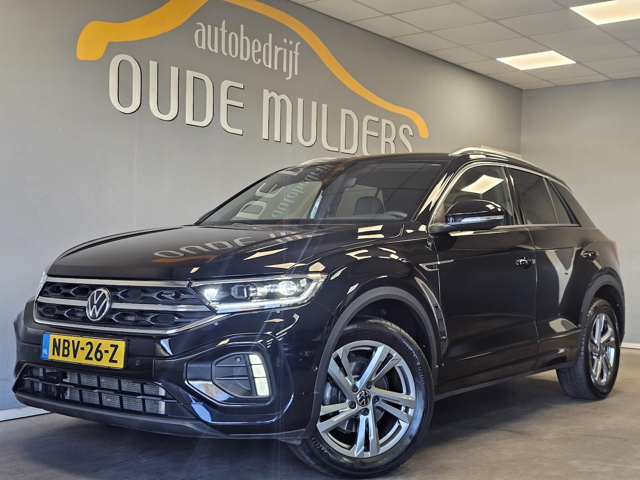 Volkswagen T-Roc - 1.5 TSI DSG 150PK R-Line | Leer | Memoryseat | Trekhaak | IQ Light | Camera | Stoelverwarm - AutoWereld.nl