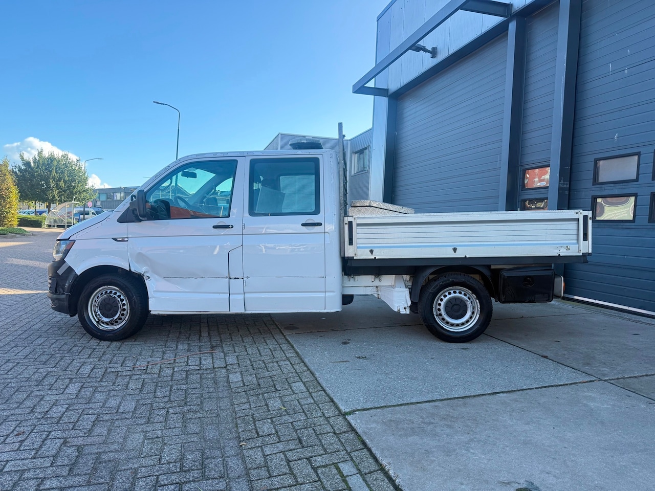 Volkswagen Transporter - 2.0 TDI L2H1 DC Trendline 2.0 TDI L2H1 DC Trendline - AutoWereld.nl
