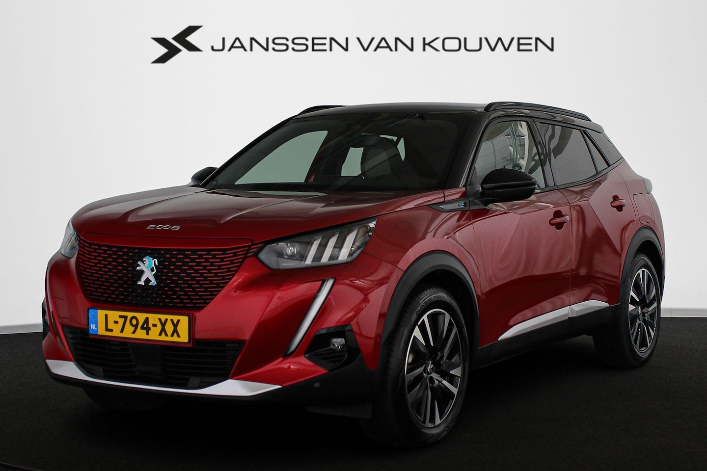 Peugeot e-2008 - EV GT Pack 50 kWh Stoelverwarming Keyless Camera - AutoWereld.nl