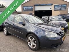 Volkswagen Golf - 1.6 FSI Sportline