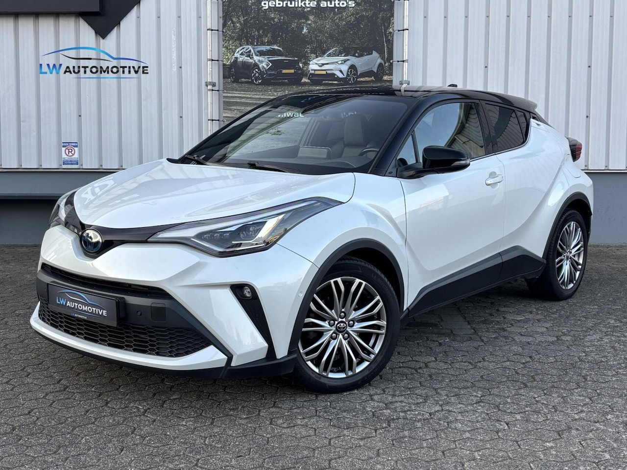 Toyota C-HR - 1.8 Hybrid Executive Bi-Tone | Dodehoek | Carplay | Trekhaak | PDC V+A - AutoWereld.nl