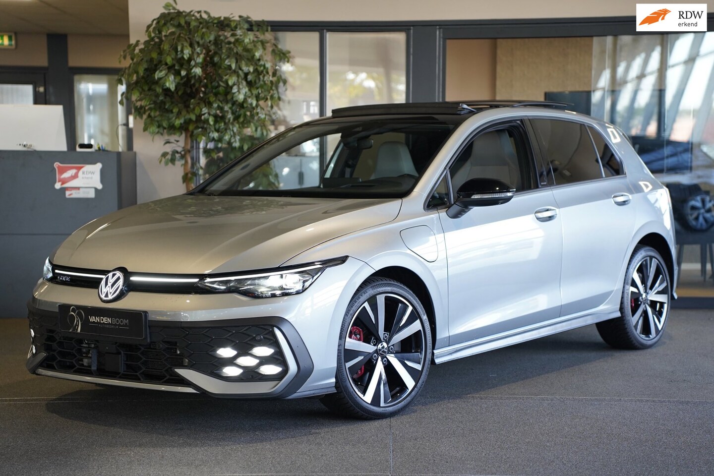 Volkswagen Golf - 8.5 1.5 eHybrid GTE 272PK Pano Volleder HuD Trekhaak 360Cam - AutoWereld.nl