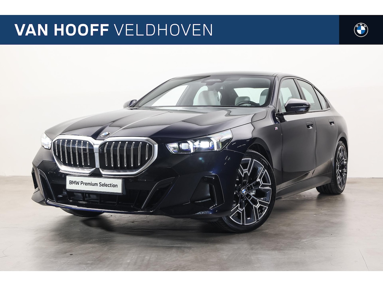 BMW 5-serie - 520i M Sport Automaat / Panoramadak / Bowers & Wilkins / Adaptieve LED / Comfort Access / - AutoWereld.nl