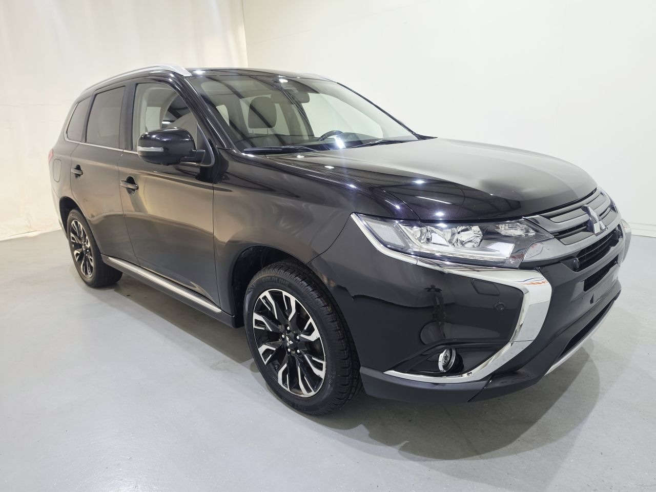 Mitsubishi Outlander - 2.0 PHEV Instyle+ 4WD149Kw Bjr.2018 - AutoWereld.nl