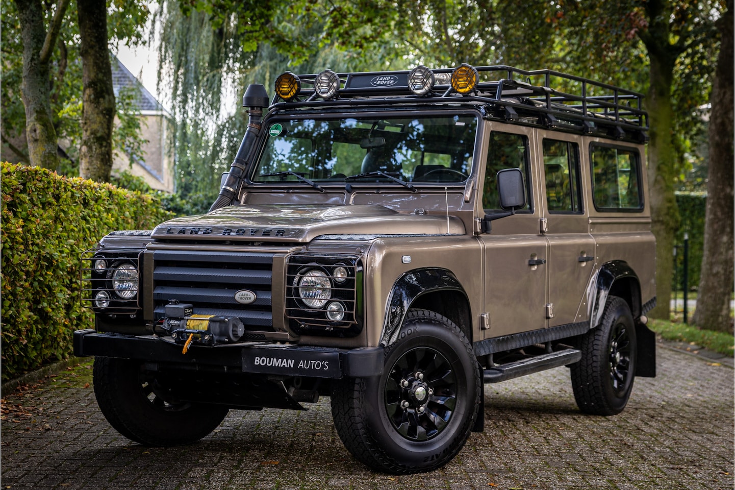 Land Rover Defender 110 - 2.2 D SW 110" Rough Edition 7-Persoons Lier Standverwarming - AutoWereld.nl
