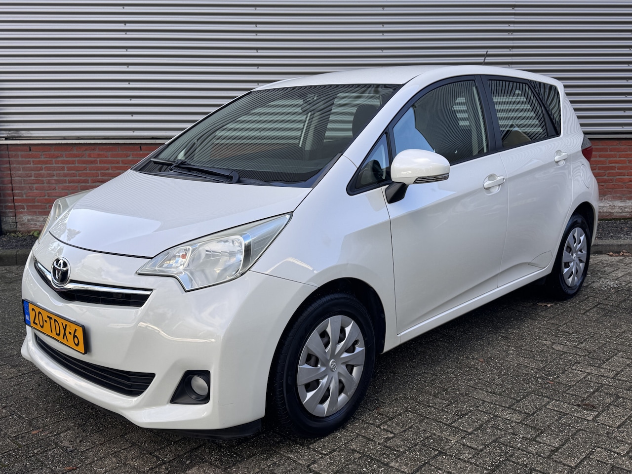 Toyota Verso S - 1.3 VVT-i Aspiration | 1e Eigenaar | Dealer onderhouden | Camera | Navigatie | - AutoWereld.nl