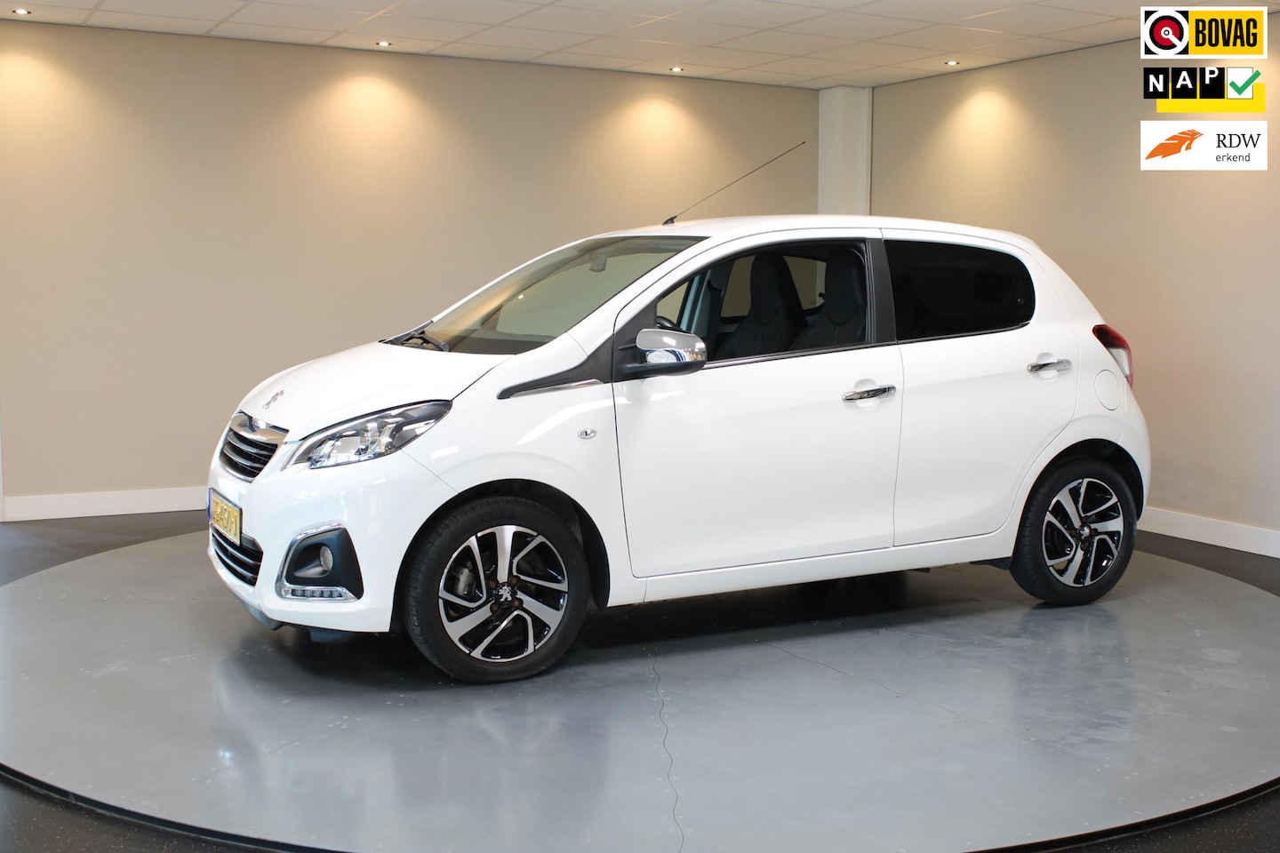 Peugeot 108 - 1.0 e-VTi Allure *Automaat* Leer|Stoelverw.|Carplay|Camera|Climate|19.000Km NAP|Dealer OH| - AutoWereld.nl