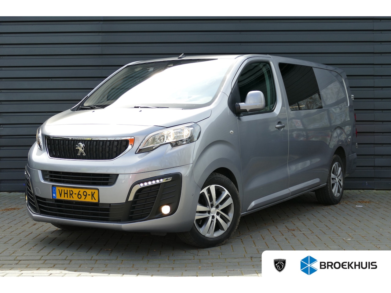Peugeot Expert - 2.0 BLUEHDI 180PK LONG ASPHALT DC AUTOMAAT / CAMERA / HUD / TREKHAAK / BETIMMERING / 17"LM - AutoWereld.nl