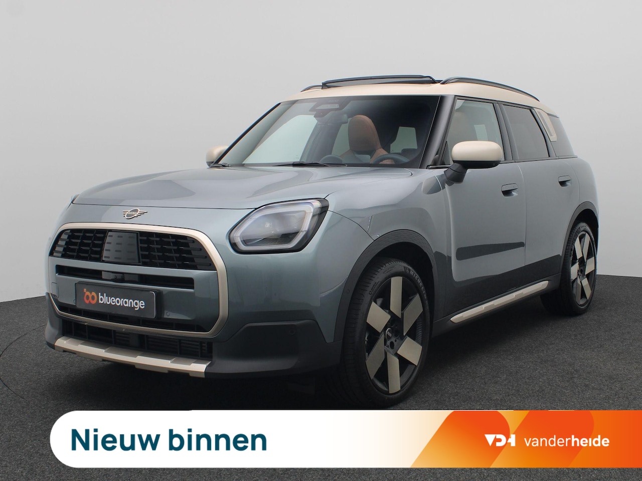 MINI Countryman - 1.5 C Favoured XL 170PK Aut. Panoramadak, Trekhaak, Leder, Head-Up Display, Memorystoel, E - AutoWereld.nl