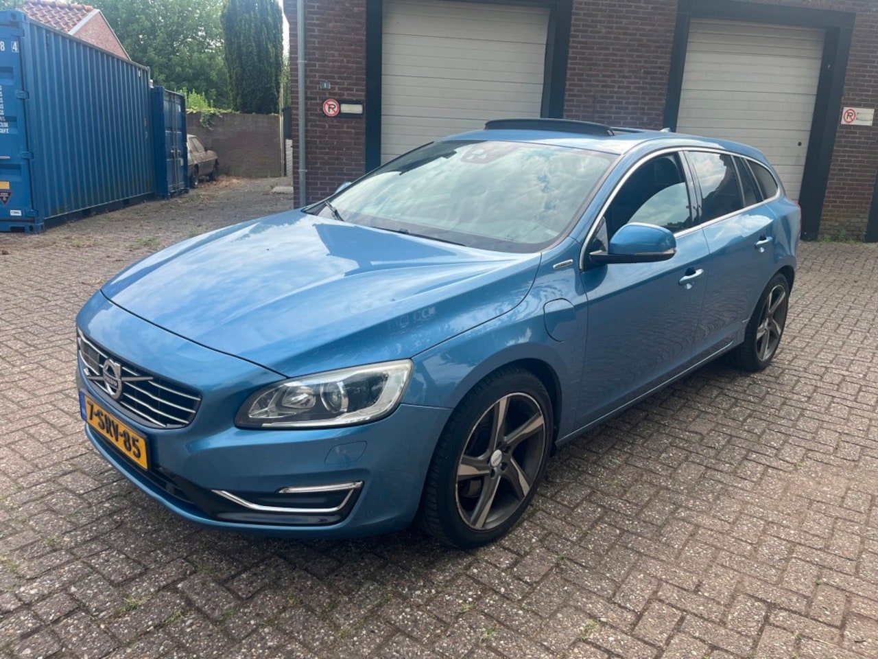 Volvo V60 - 2.4 D6 AWD Plug-In Hybrid Summum ECC / LEDER - AutoWereld.nl