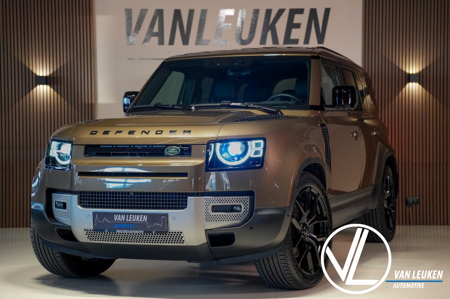 Land Rover Defender 110 - P400e SE - AutoWereld.nl