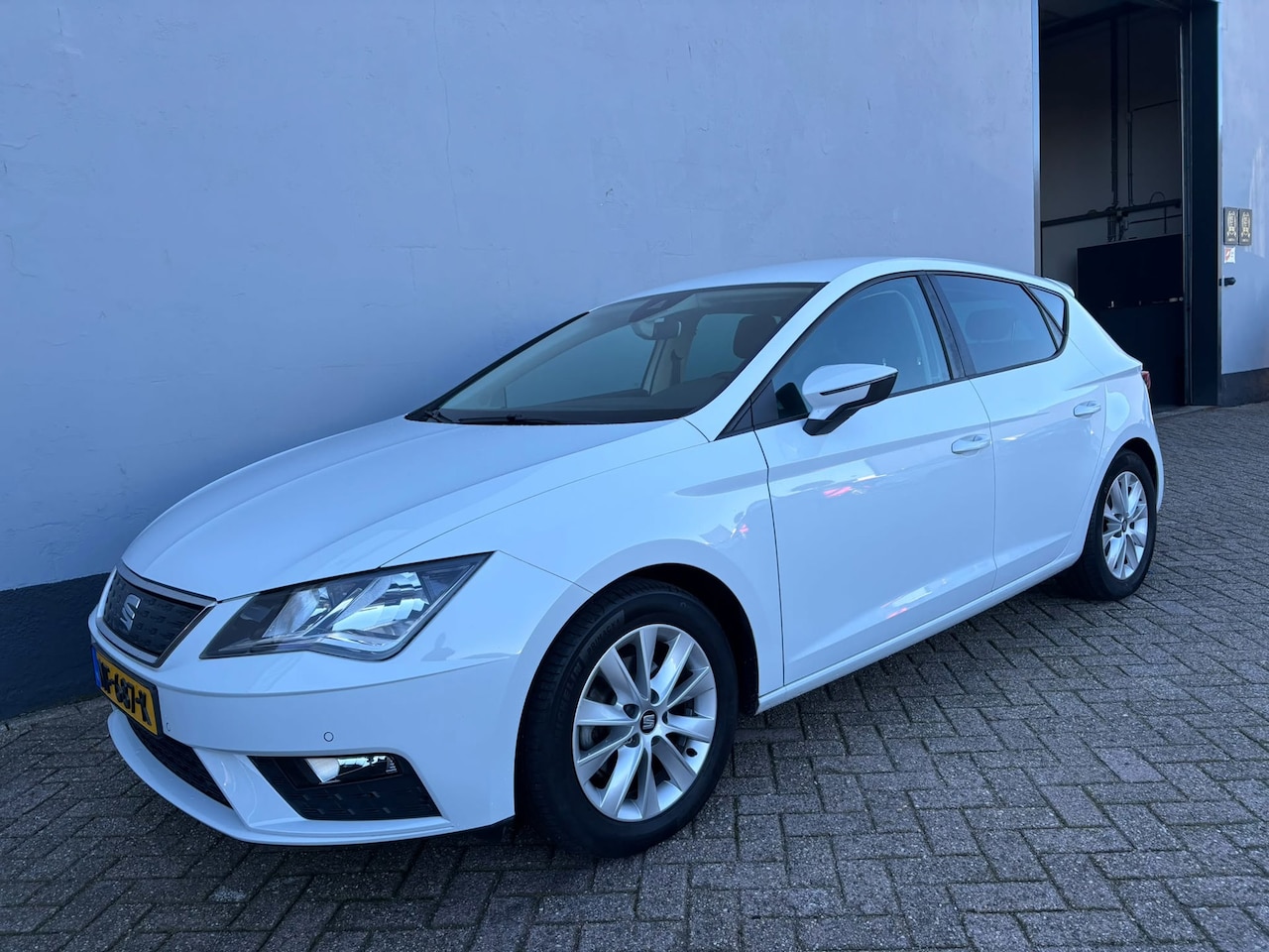 SEAT Leon - 1.0 EcoTSI Style Business Intense 1.0 EcoTSI Style Business Intense - AutoWereld.nl