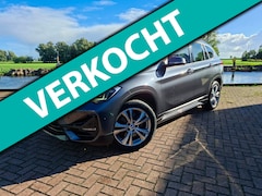 BMW X1 - SDrive20i High Executive Sportstoelen Led koplampen 18 inch Stoelverwarming Trekhaak