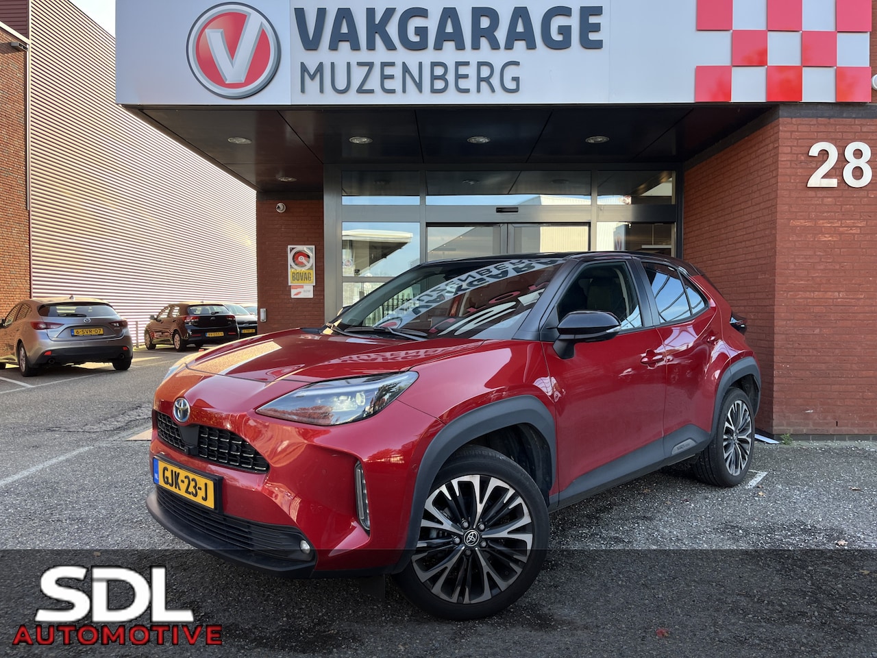 Toyota Yaris Cross - 1.5 Hybrid Executive Bi-Tone // AFN. TREKHAAK // HALF LEDER // DODEHOEK // ELEK. KLEP // 3 - AutoWereld.nl