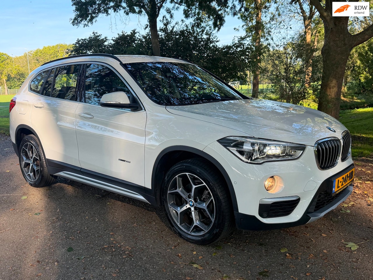 BMW X1 - SDrive18i X-line met slechts 61.000km !! - AutoWereld.nl