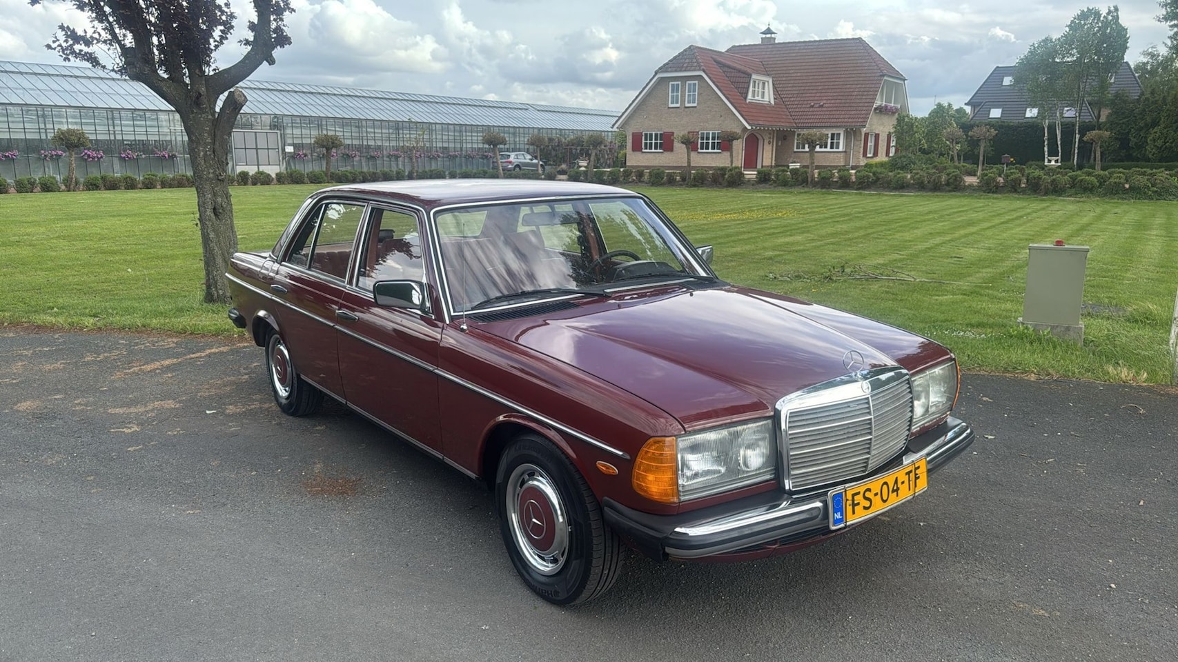 Mercedes-Benz 200-280 (W123) - 200 176.000 Nap Automaat Benzine Gas Rood 1980 - AutoWereld.nl