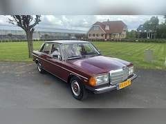 Mercedes-Benz 200-280 (W123) - 200 176.000 Nap Automaat Benzine Gas Rood 1980