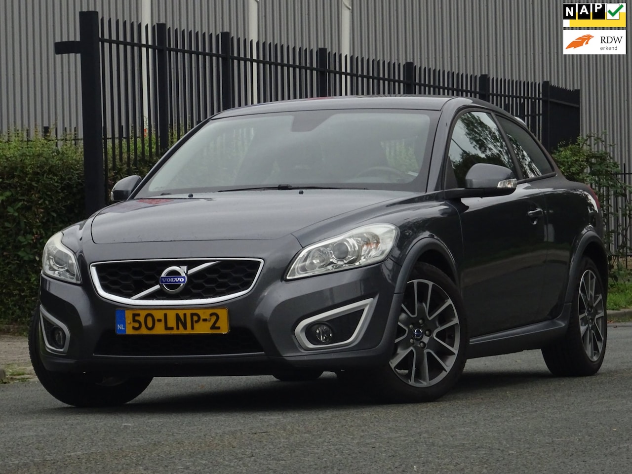 Volvo C30 - 1.6 Momentum NAP/AC/CRUISE/STOELVERWARMING/PDC/APK - AutoWereld.nl