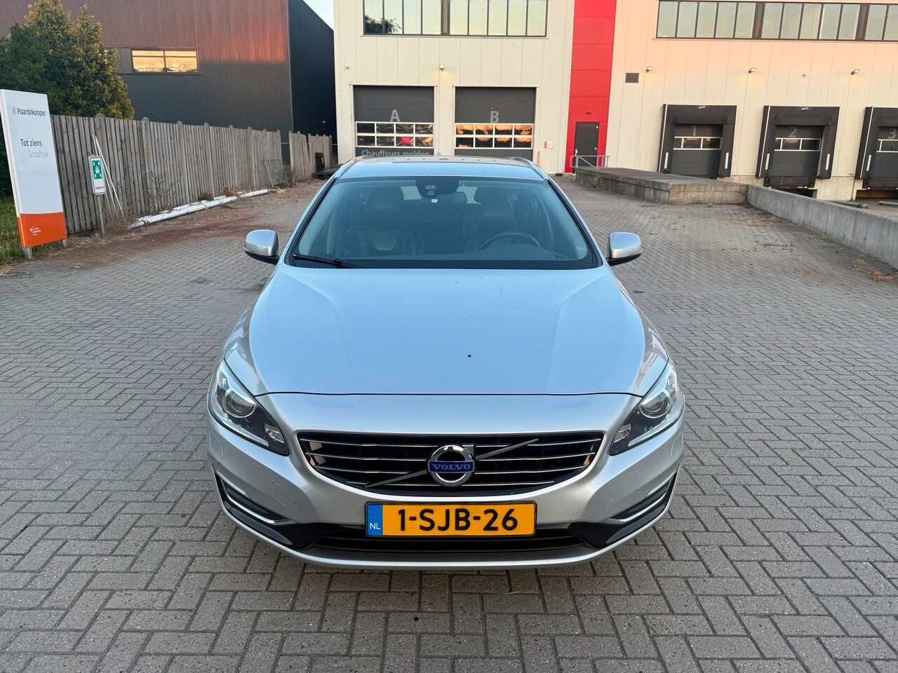 Volvo V60 - 2.4 D6 AWD Plug-In Hybrid Summum CLIMA LEER GRIJS 2013 - AutoWereld.nl