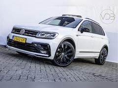 Volkswagen Tiguan - 1.5 TSI R-Line Highline Business R 20inch / Pano / Trekhaak