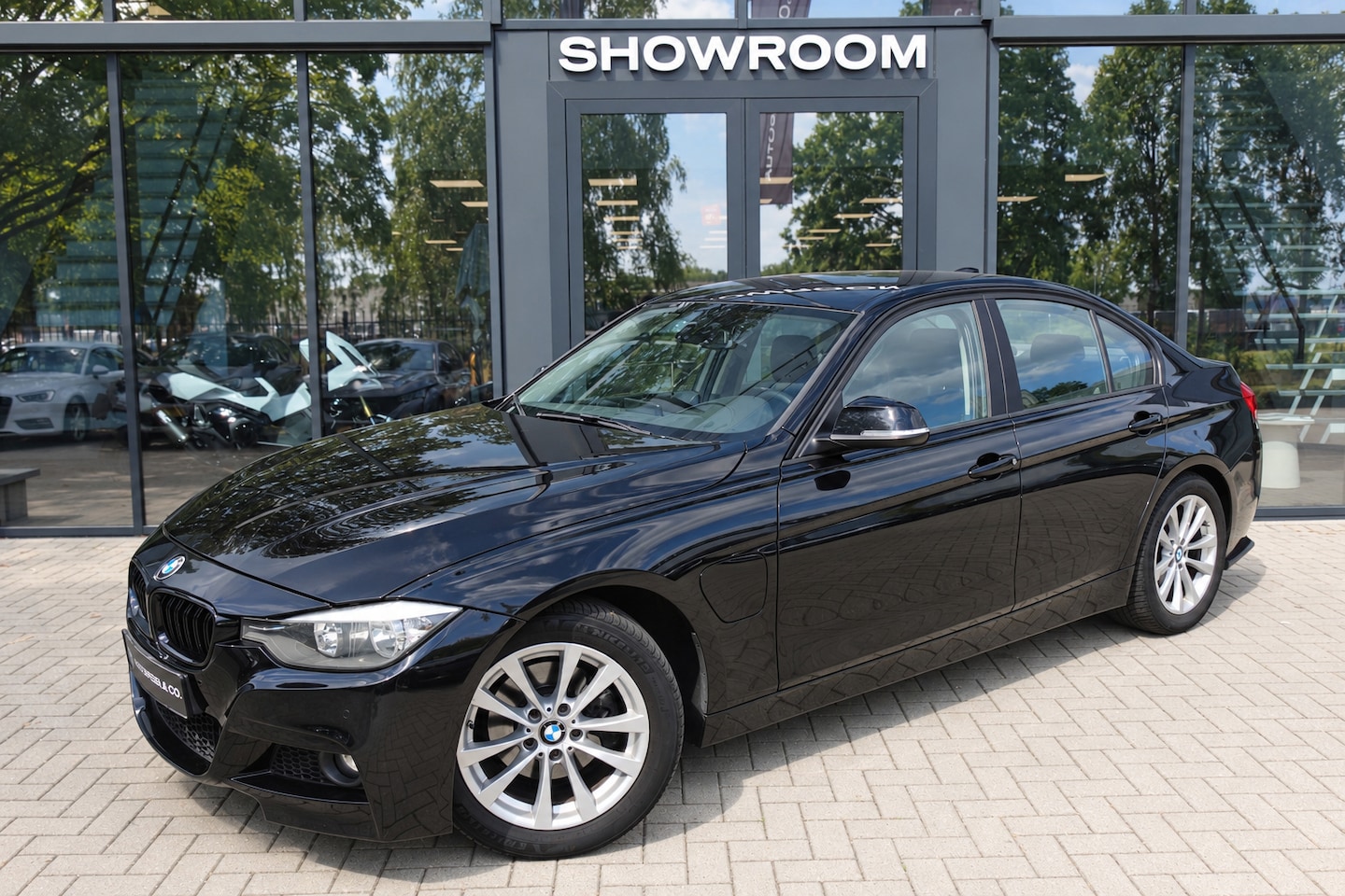 BMW 3-serie - 330e Essential NAVI LED CAMERA - AutoWereld.nl
