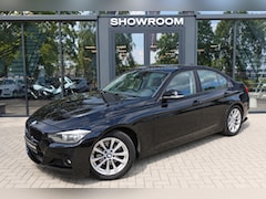 BMW 3-serie - 330e Essential NAVI LED PDC