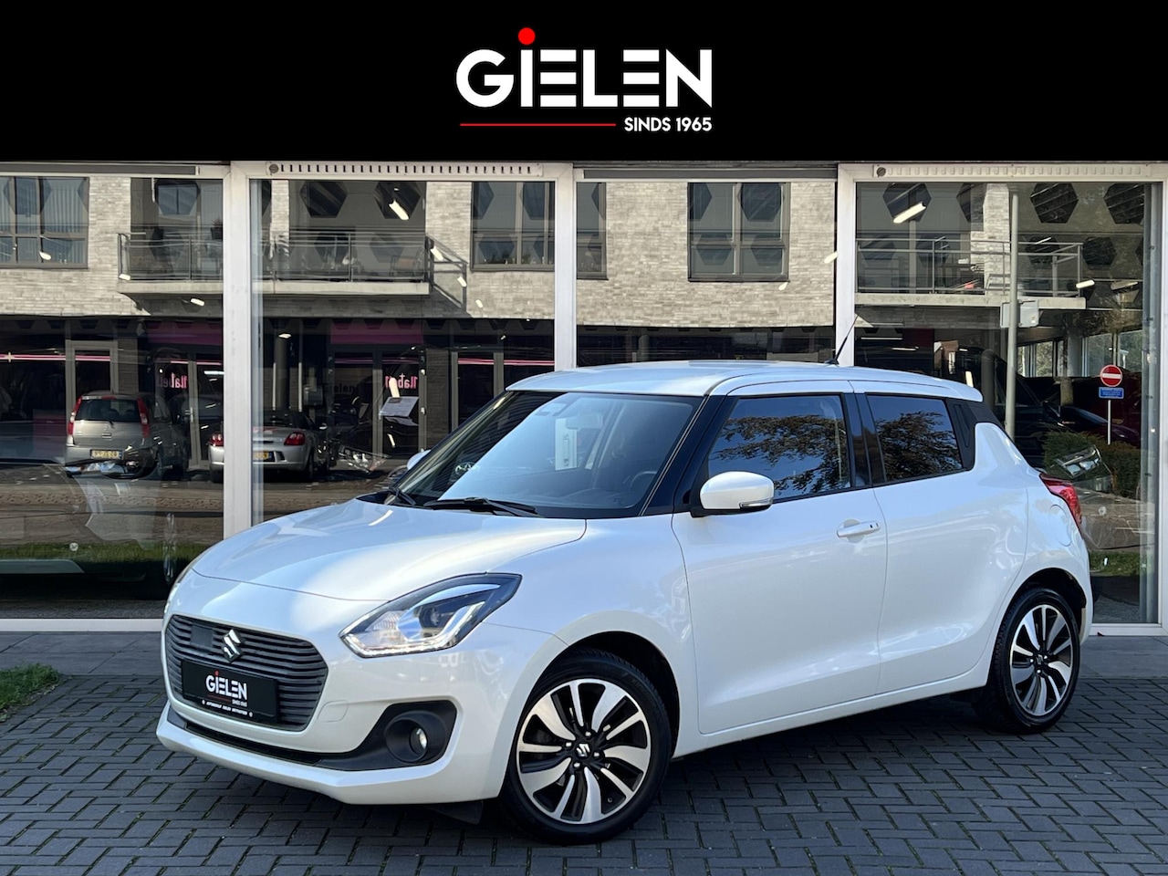 Suzuki Swift - 1.0 Stijl | 16 inch, Stoelverwarming, Keyless, Privacy glass, Climate control, Adaptive cr - AutoWereld.nl