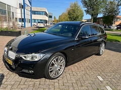 BMW 3-serie Touring - 320i Cent.Hi.Ex. M-Sport PANO LEER LED NAP