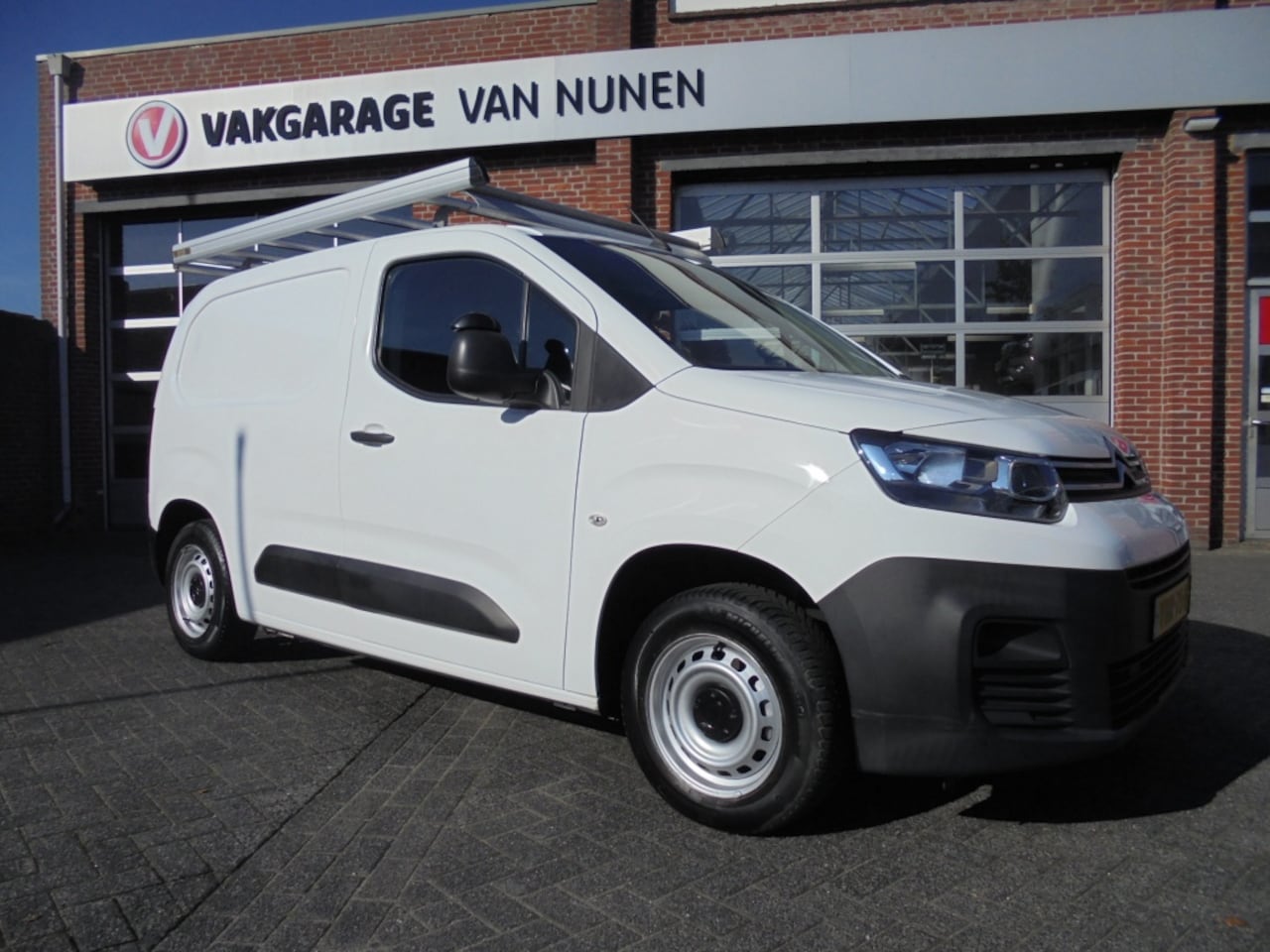 Citroën Berlingo - 1.5 BlueHDI Control||Trekhaak||Airco||Cruise||Imperiaal|| - AutoWereld.nl