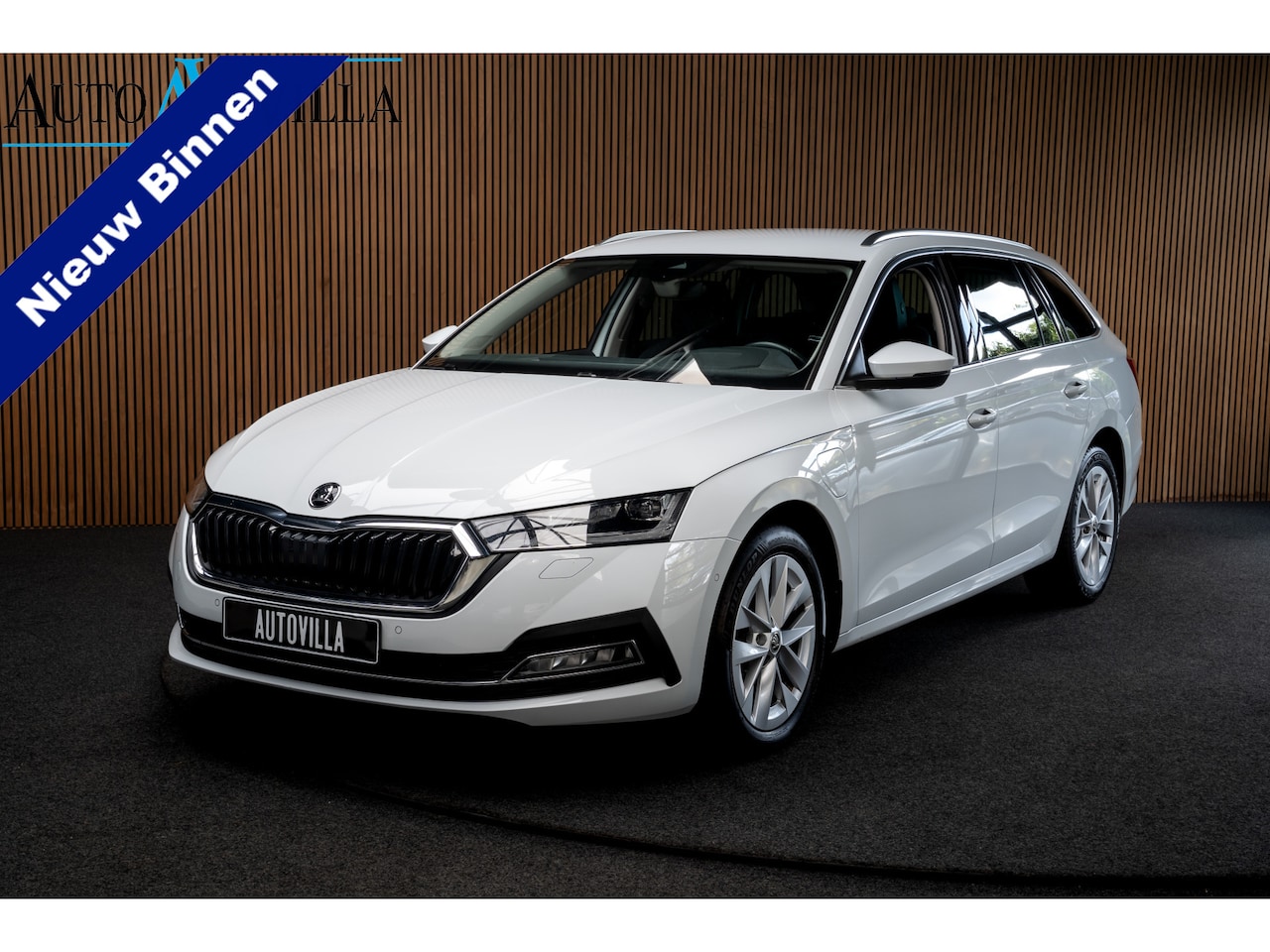 Skoda Octavia Combi - 1.4 TSI iV PHEV HUD Leder Memory Camera ACC Stuurverwarming Ambient Keyless Virtual - AutoWereld.nl