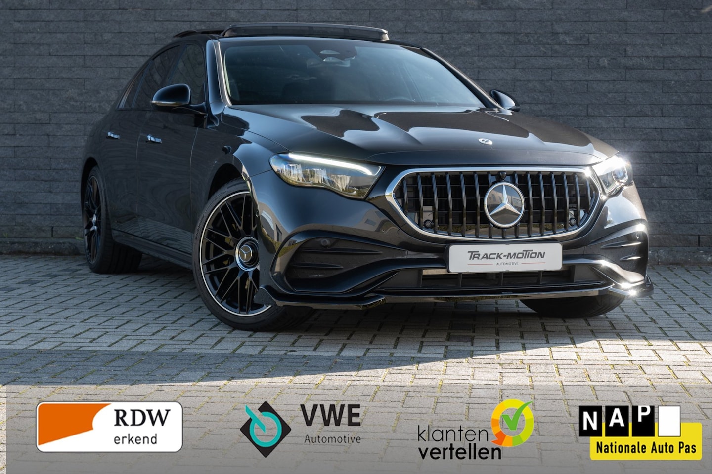 Mercedes-Benz E-klasse - 300 e AMG Line Panoramadak - AutoWereld.nl