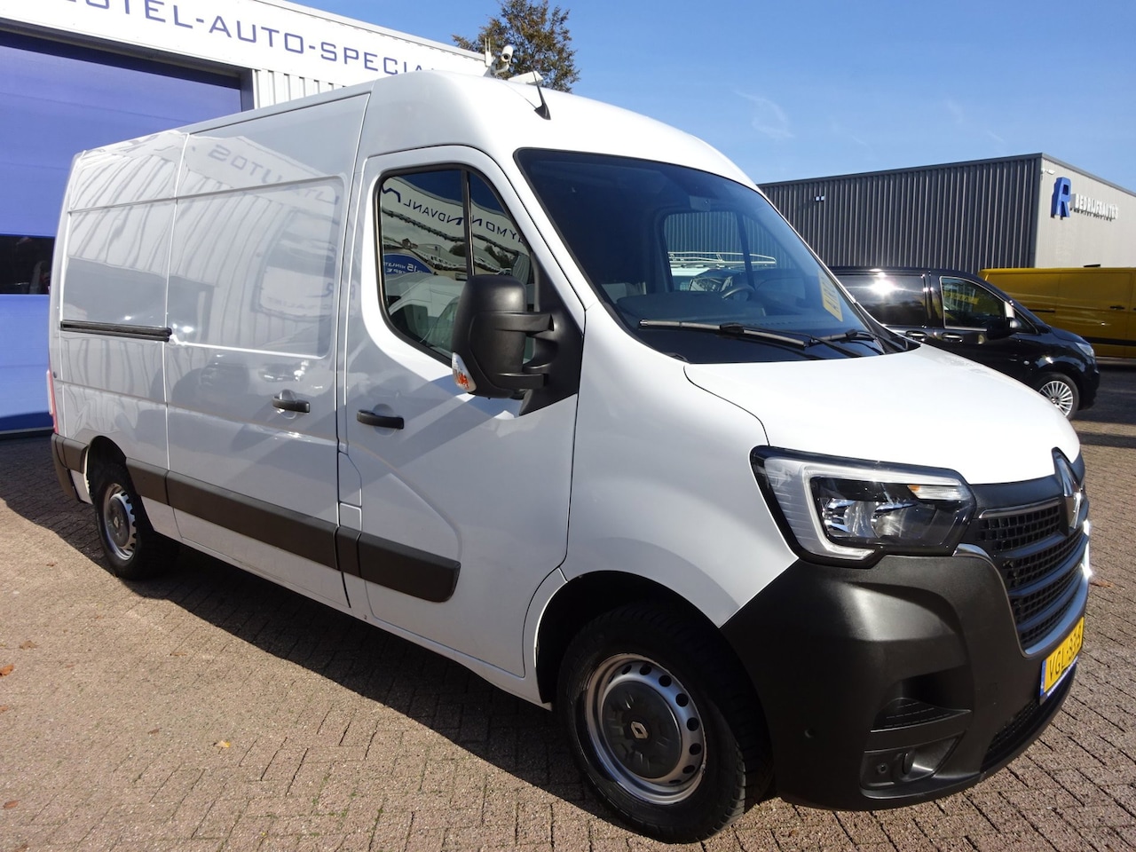 Renault Master - T35 2.3 dCi 135 L2H2 Comfort Groot NAVI AIRCO TREKHAAK ZEER NETJES - AutoWereld.nl