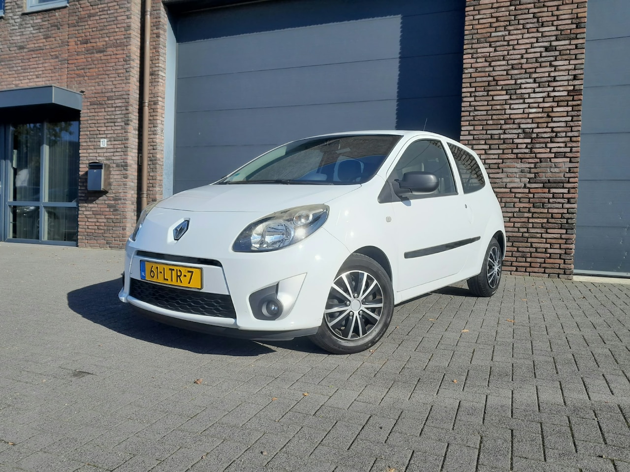 Renault Twingo - 1.2-16V Authentique APK 09-05-2027 Onderhoud aanwezig - AutoWereld.nl