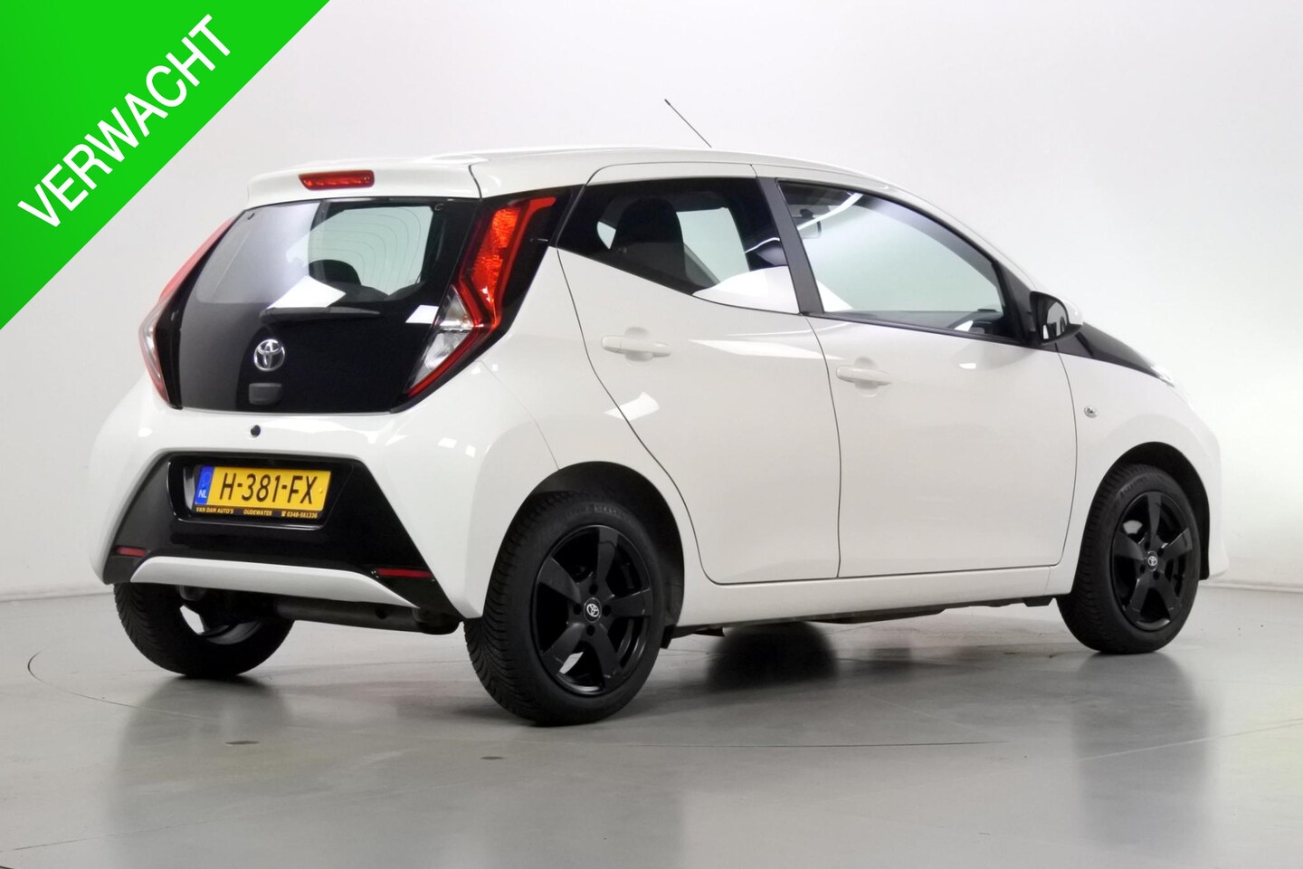 Toyota Aygo - 1.0 VVT-i X-play LMV Navigatie Allseason - AutoWereld.nl