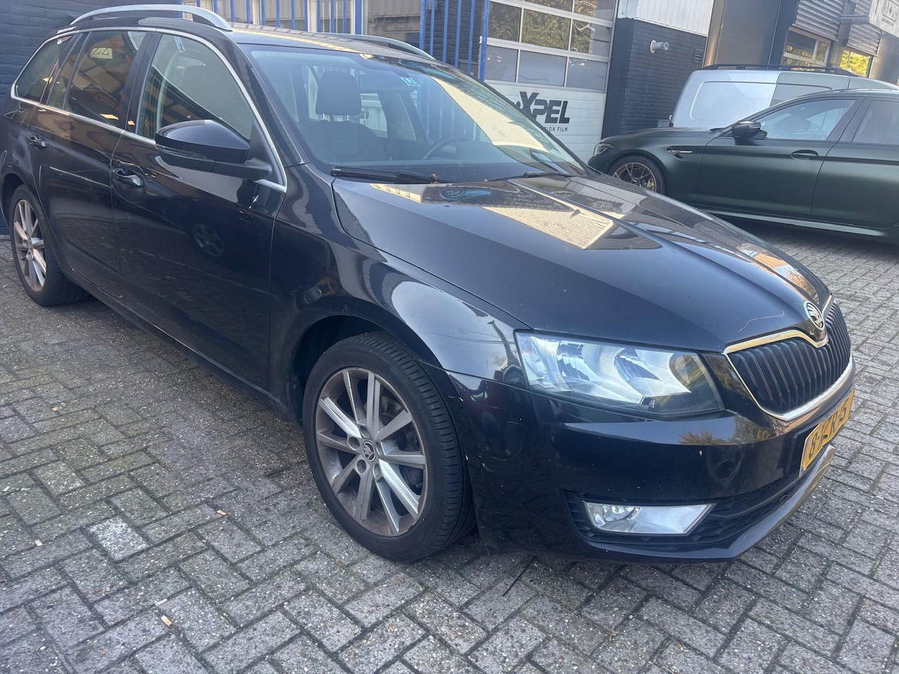 Skoda Octavia Combi - 1.6 TDI Greentec Businessline KOPPELING DEFECT - AutoWereld.nl