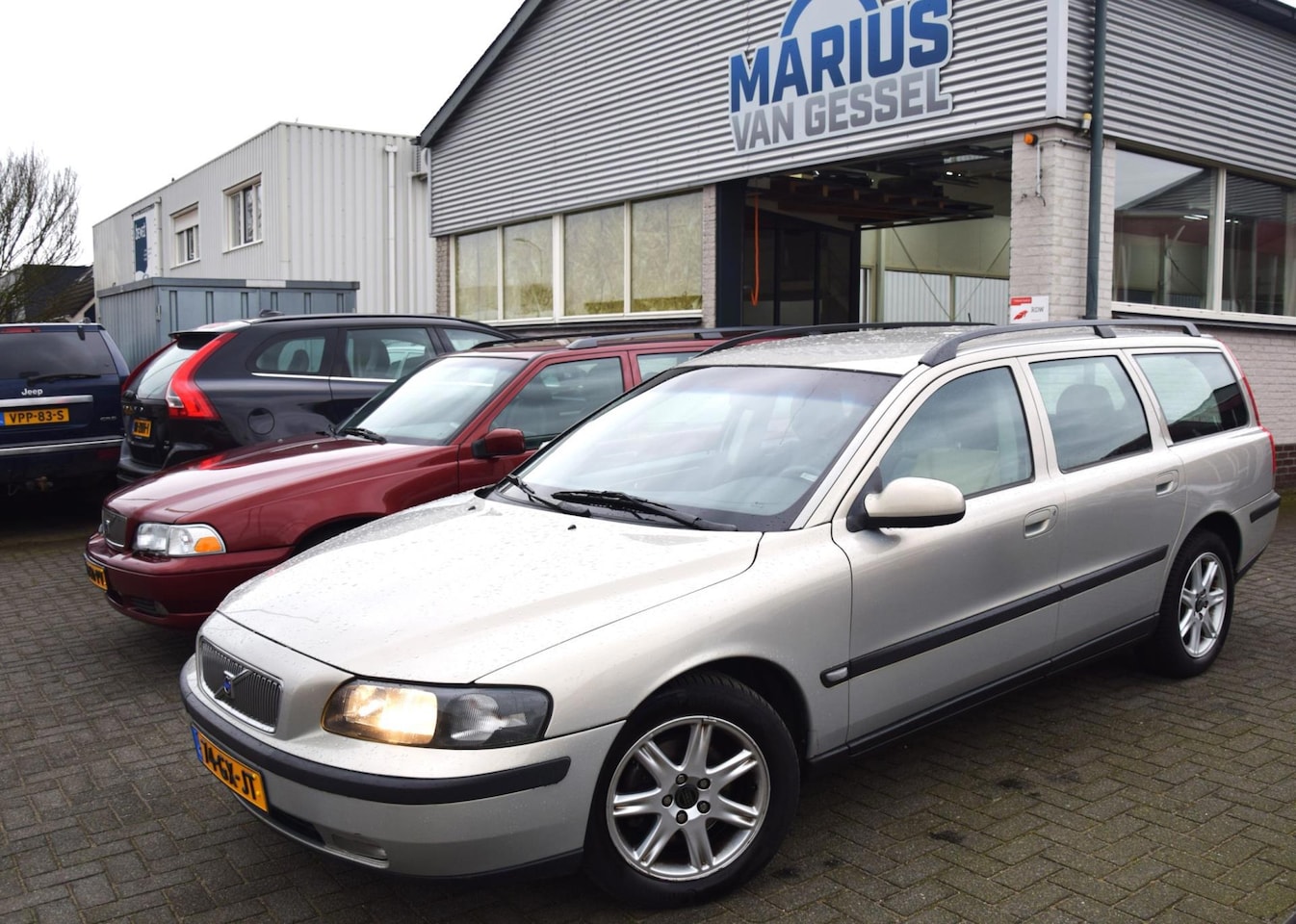 Volvo V70 - 2.4 Automaat Lpg G3 Moondust 170pk - AutoWereld.nl
